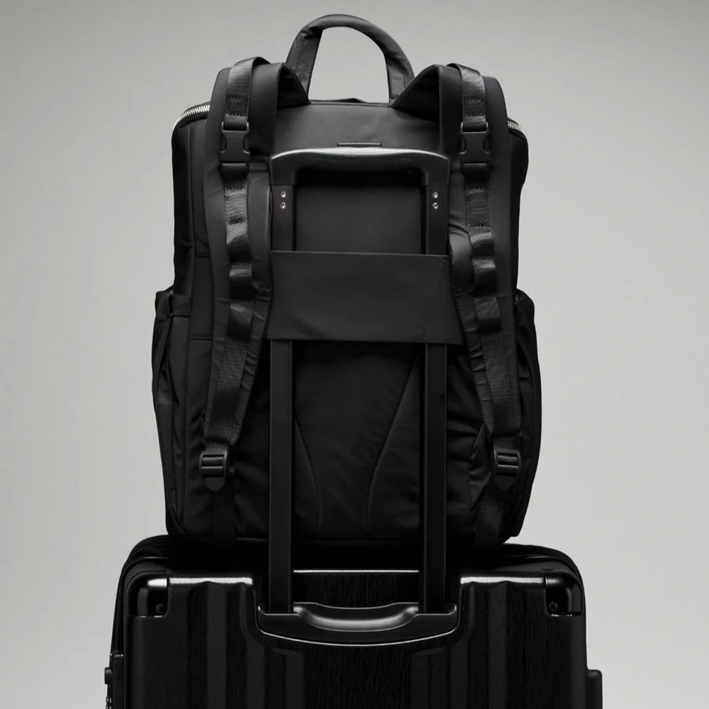 Lululemon New Parent Backpack in Black/Silver Drop - Picture 11 of 11